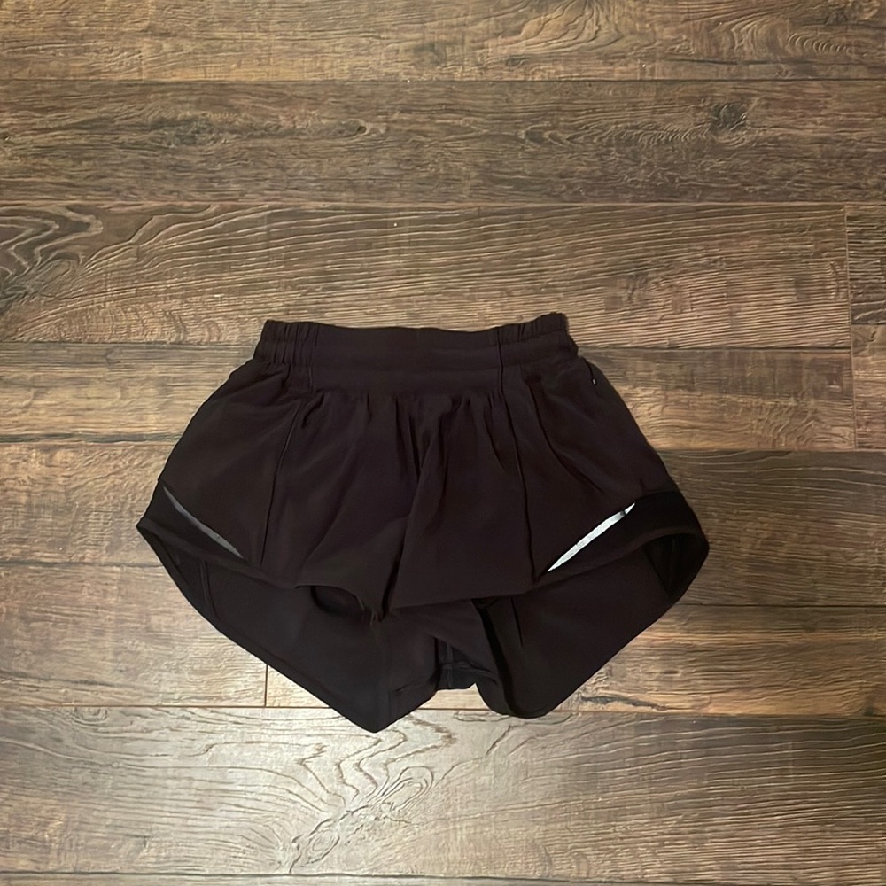 Lululemon black 2.5 Hotty hots